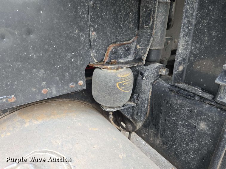 image for item EL2069 2006 Peterbilt 379 semi truck