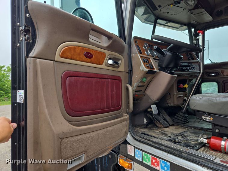 image for item EL2069 2006 Peterbilt 379 semi truck