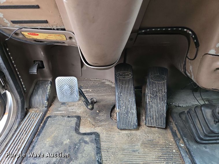 image for item EL2069 2006 Peterbilt 379 semi truck