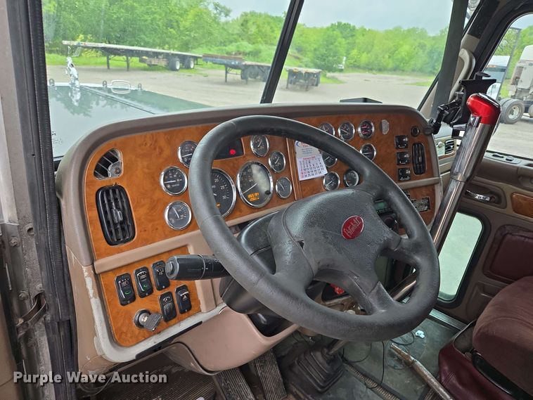 image for item EL2069 2006 Peterbilt 379 semi truck