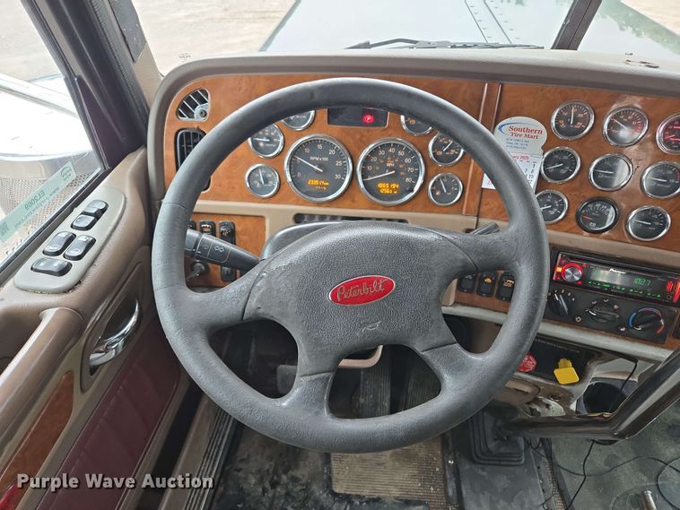 image for item EL2069 2006 Peterbilt 379 semi truck