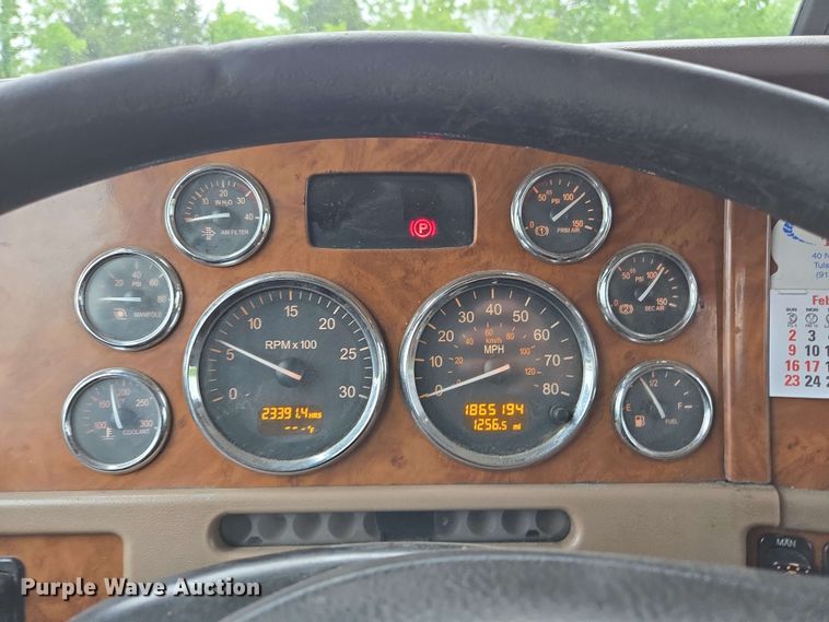 image for item EL2069 2006 Peterbilt 379 semi truck