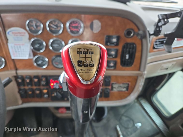 image for item EL2069 2006 Peterbilt 379 semi truck