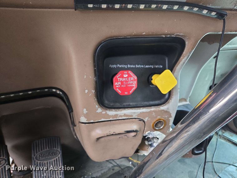 image for item EL2069 2006 Peterbilt 379 semi truck