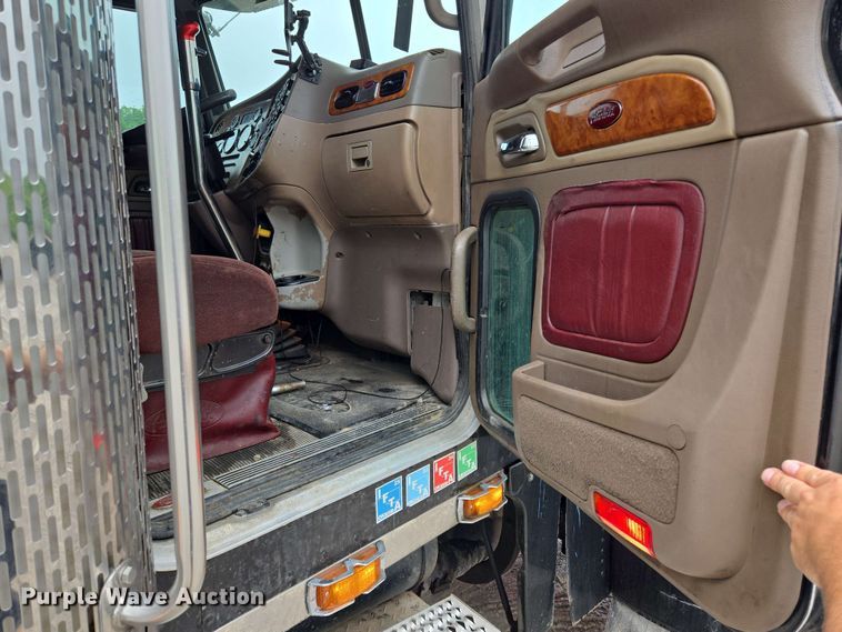 image for item EL2069 2006 Peterbilt 379 semi truck