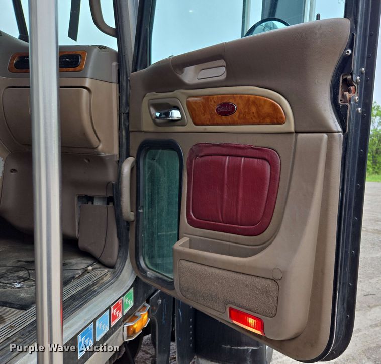 image for item EL2069 2006 Peterbilt 379 semi truck