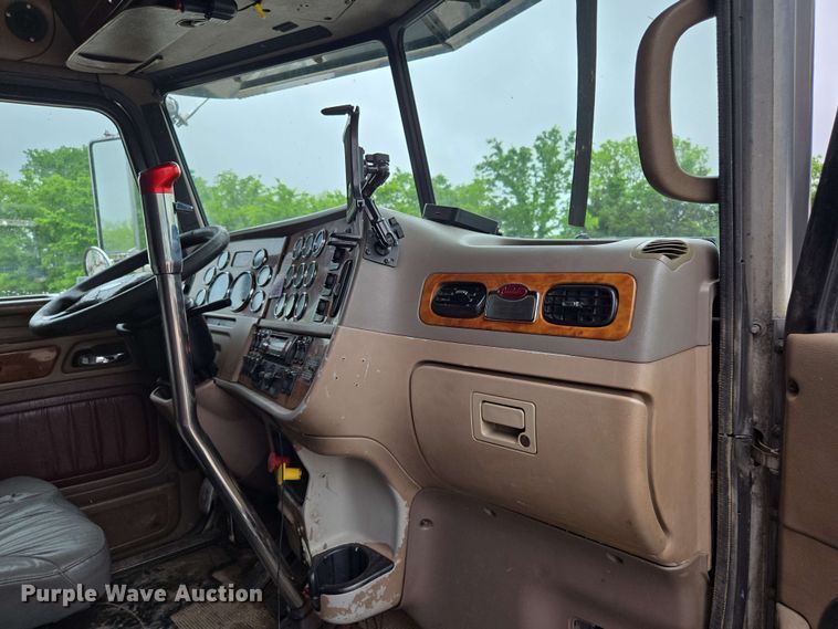 image for item EL2069 2006 Peterbilt 379 semi truck