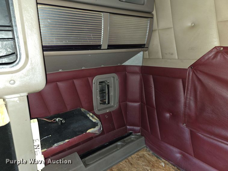 image for item EL2069 2006 Peterbilt 379 semi truck