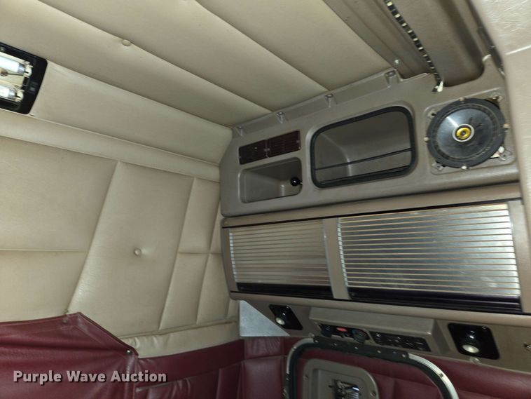 image for item EL2069 2006 Peterbilt 379 semi truck