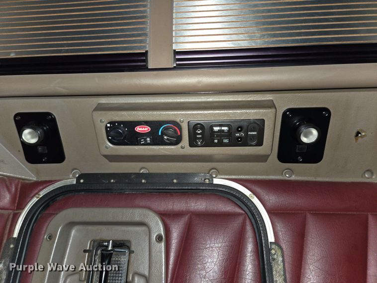 image for item EL2069 2006 Peterbilt 379 semi truck