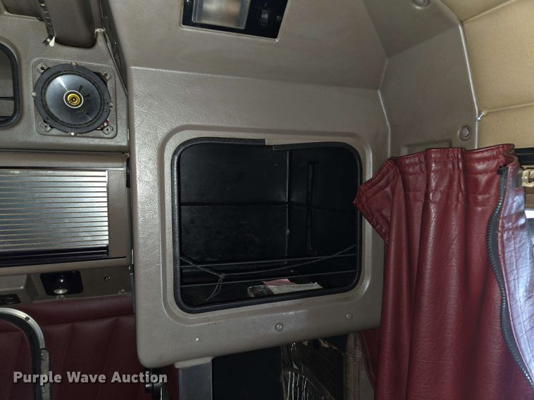 image for item EL2069 2006 Peterbilt 379 semi truck