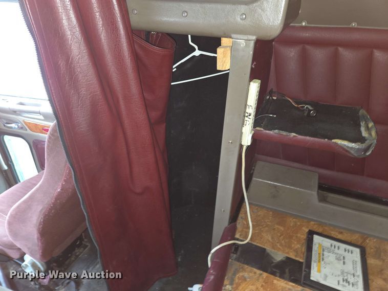 image for item EL2069 2006 Peterbilt 379 semi truck