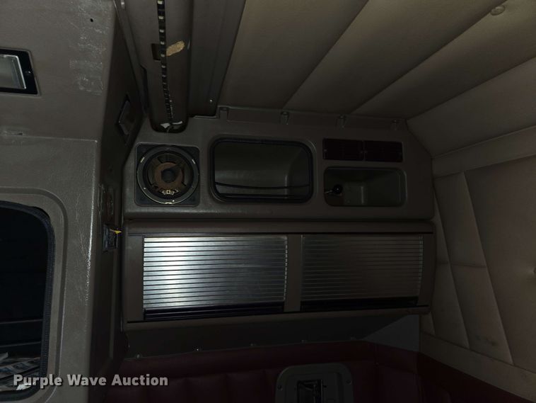 image for item EL2069 2006 Peterbilt 379 semi truck