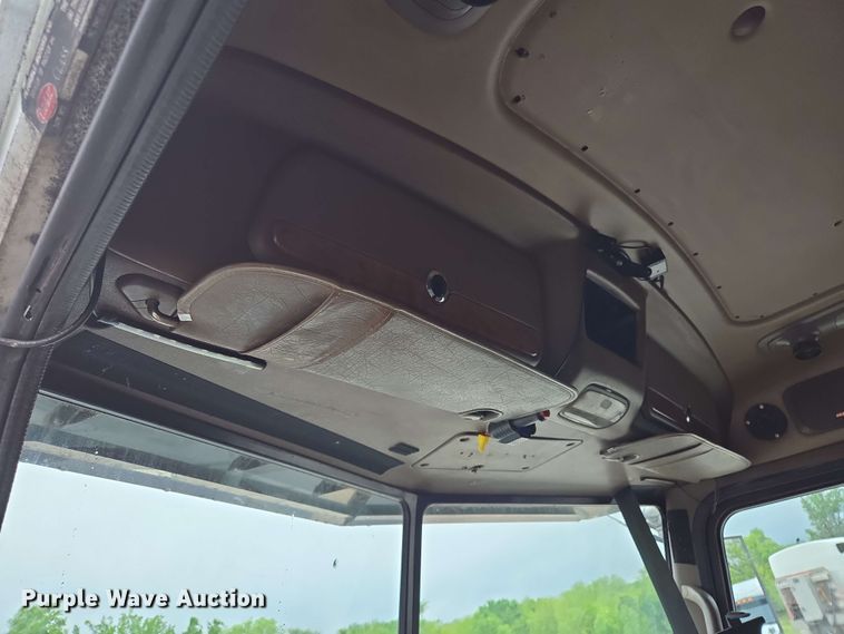 image for item EL2069 2006 Peterbilt 379 semi truck