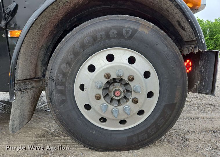 image for item EL2069 2006 Peterbilt 379 semi truck