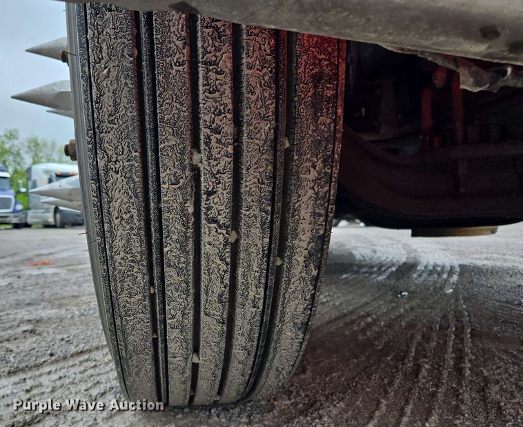 image for item EL2069 2006 Peterbilt 379 semi truck