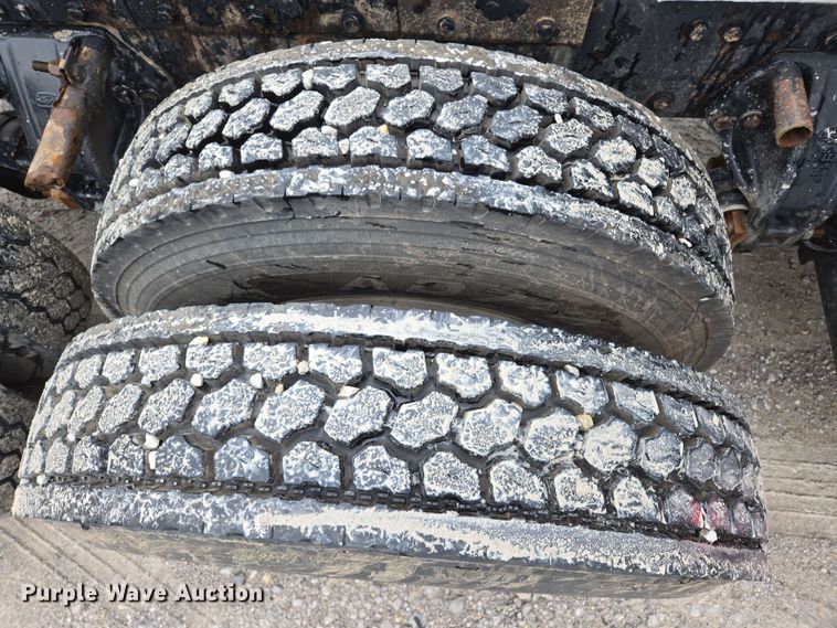 image for item EL2069 2006 Peterbilt 379 semi truck