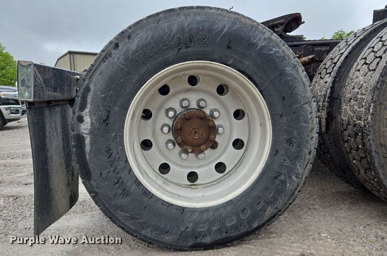 image for item EL2069 2006 Peterbilt 379 semi truck