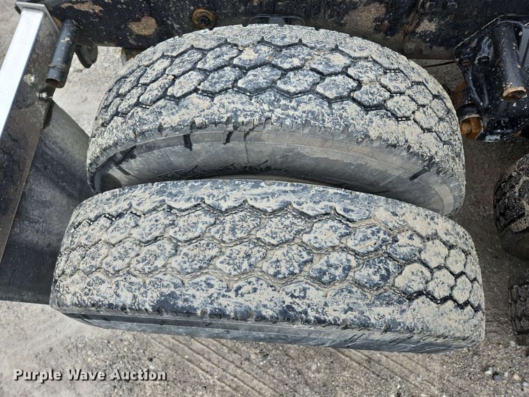 image for item EL2069 2006 Peterbilt 379 semi truck