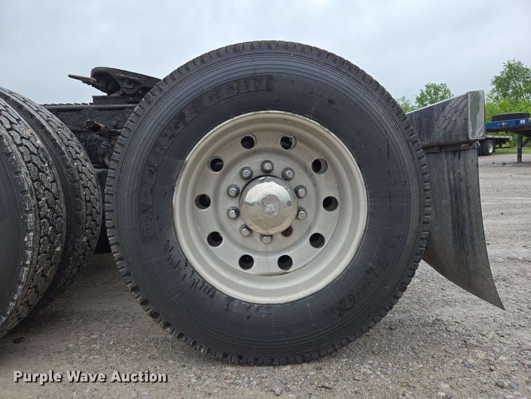 image for item EL2069 2006 Peterbilt 379 semi truck