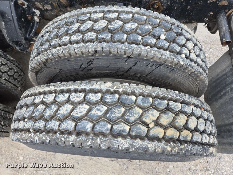 image for item EL2069 2006 Peterbilt 379 semi truck