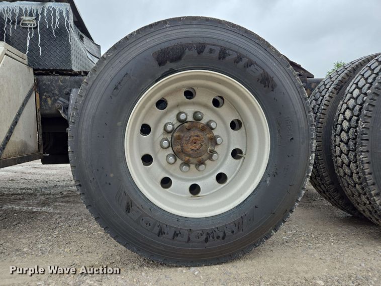 image for item EL2069 2006 Peterbilt 379 semi truck