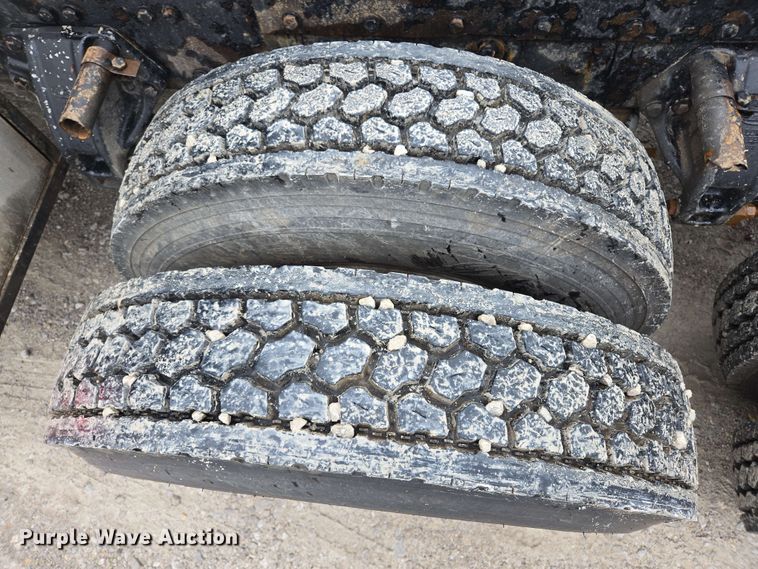 image for item EL2069 2006 Peterbilt 379 semi truck