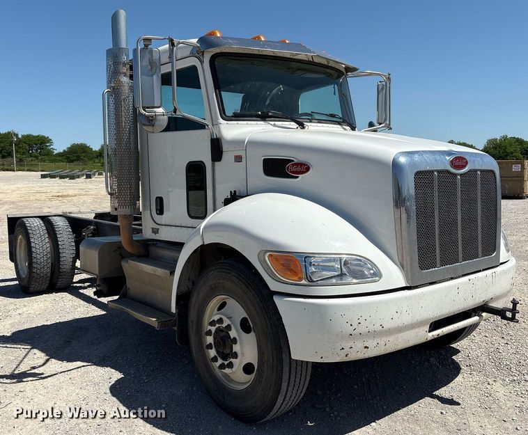 image for item EL2103 2017 Peterbilt 337 truck cab and chassis