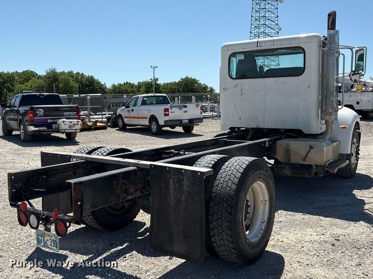 image for item EL2103 2017 Peterbilt 337 truck cab and chassis