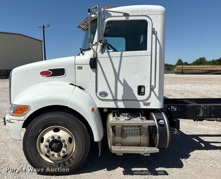 image for item EL2103 2017 Peterbilt 337 truck cab and chassis