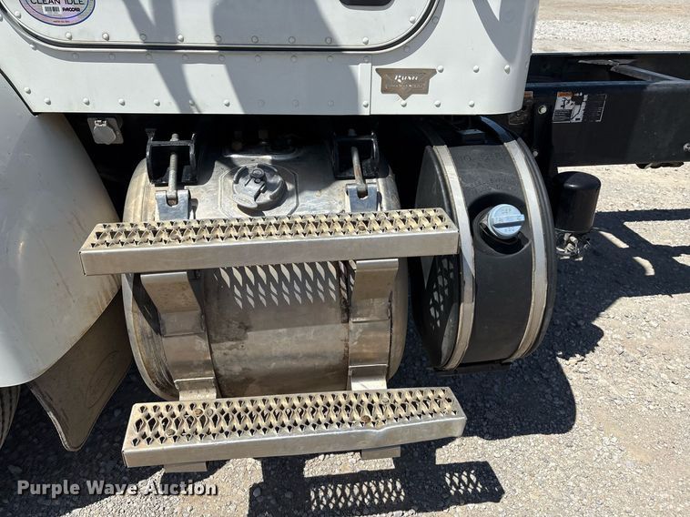 image for item EL2103 2017 Peterbilt 337 truck cab and chassis