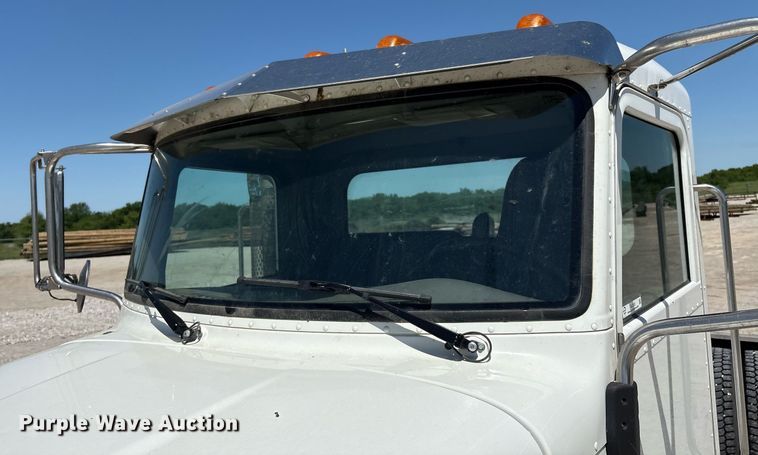 image for item EL2103 2017 Peterbilt 337 truck cab and chassis