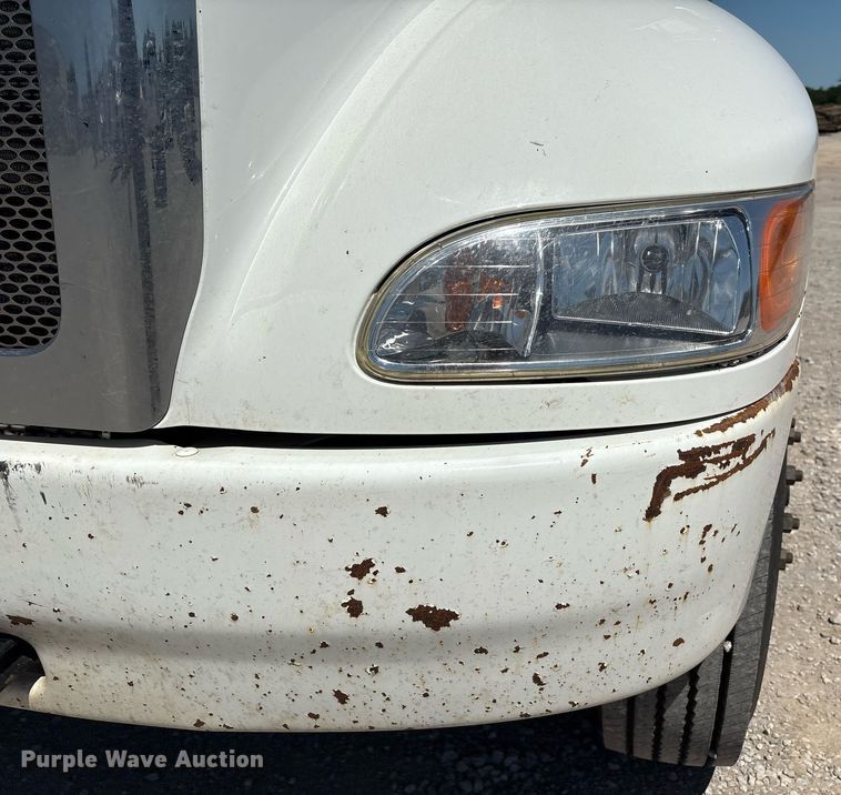 image for item EL2103 2017 Peterbilt 337 truck cab and chassis