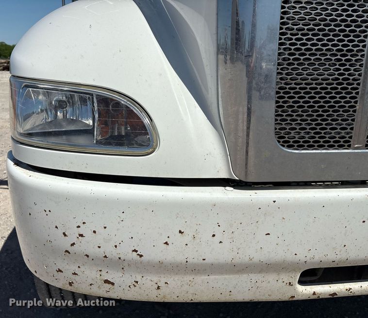 image for item EL2103 2017 Peterbilt 337 truck cab and chassis