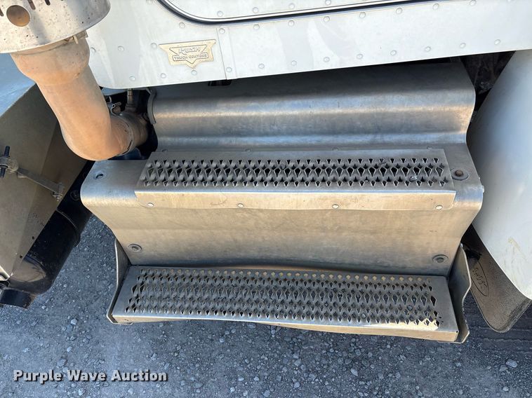 image for item EL2103 2017 Peterbilt 337 truck cab and chassis