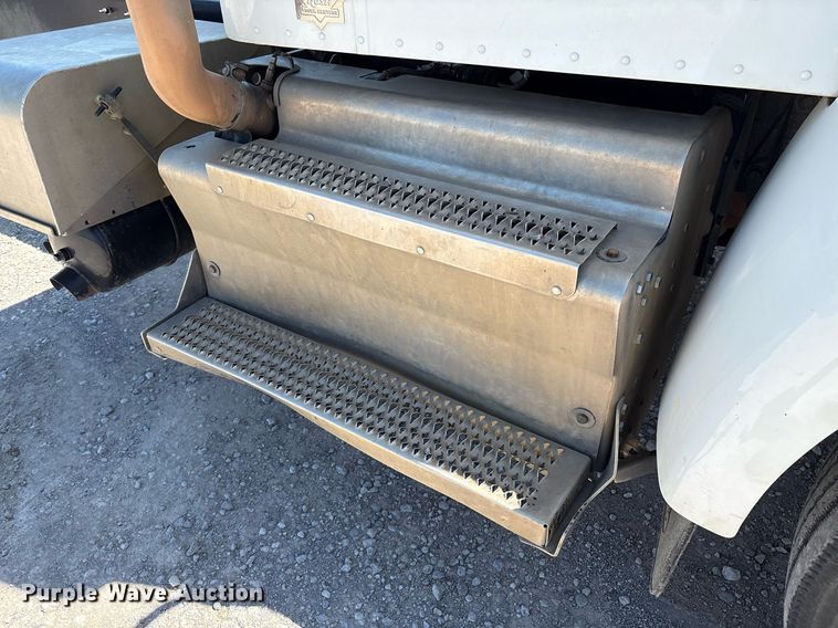 image for item EL2103 2017 Peterbilt 337 truck cab and chassis