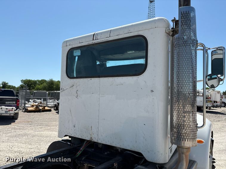 image for item EL2103 2017 Peterbilt 337 truck cab and chassis