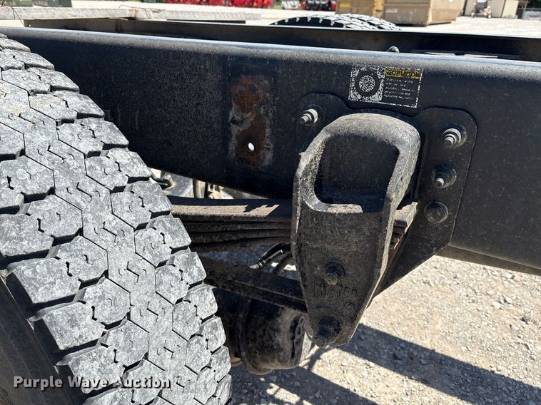 image for item EL2103 2017 Peterbilt 337 truck cab and chassis