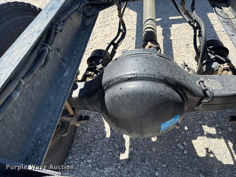 image for item EL2103 2017 Peterbilt 337 truck cab and chassis