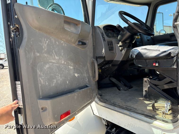 image for item EL2103 2017 Peterbilt 337 truck cab and chassis