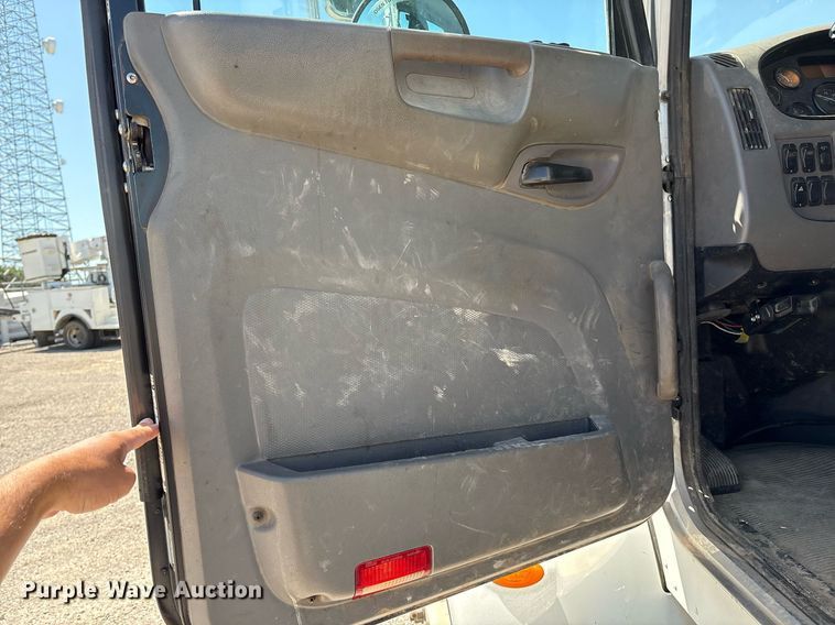 image for item EL2103 2017 Peterbilt 337 truck cab and chassis