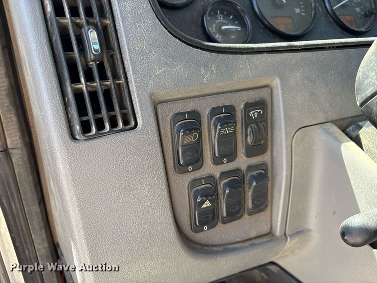 image for item EL2103 2017 Peterbilt 337 truck cab and chassis