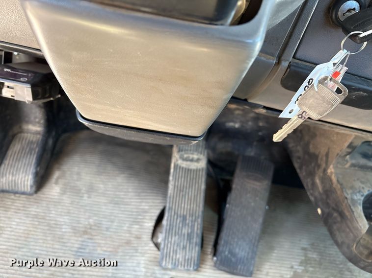 image for item EL2103 2017 Peterbilt 337 truck cab and chassis