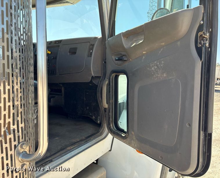 image for item EL2103 2017 Peterbilt 337 truck cab and chassis