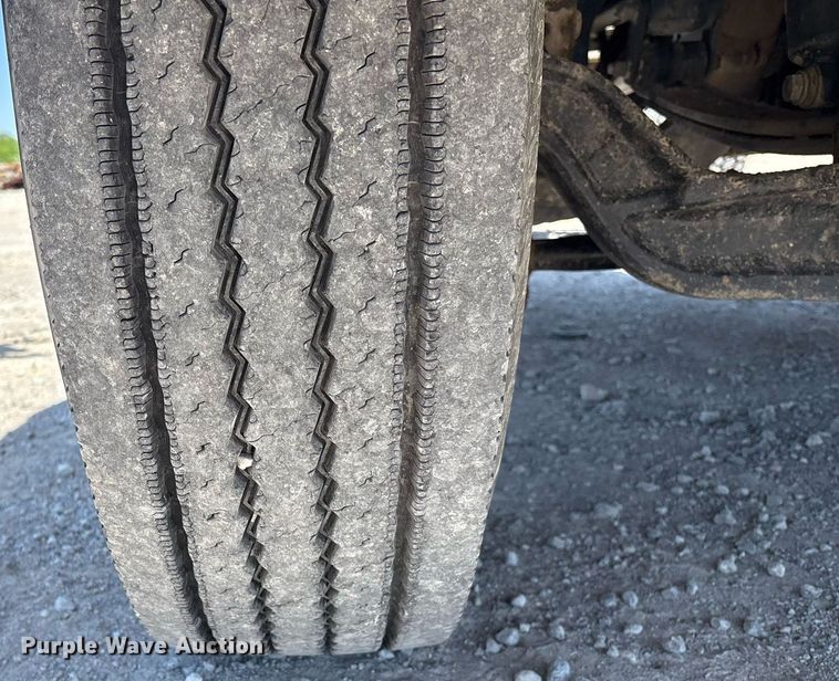 image for item EL2103 2017 Peterbilt 337 truck cab and chassis