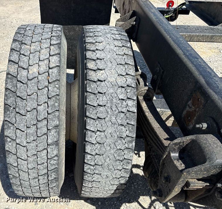 image for item EL2103 2017 Peterbilt 337 truck cab and chassis