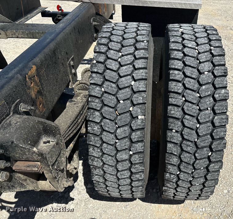 image for item EL2103 2017 Peterbilt 337 truck cab and chassis