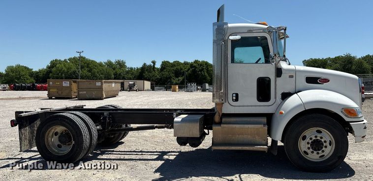 image for item EL2105 2017 Peterbilt 337 truck cab and chassis