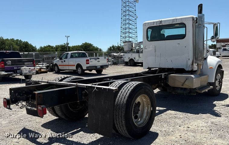 image for item EL2105 2017 Peterbilt 337 truck cab and chassis