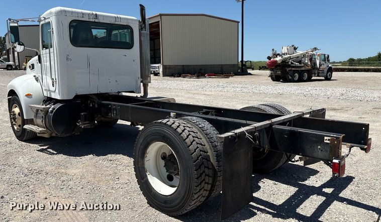 image for item EL2105 2017 Peterbilt 337 truck cab and chassis